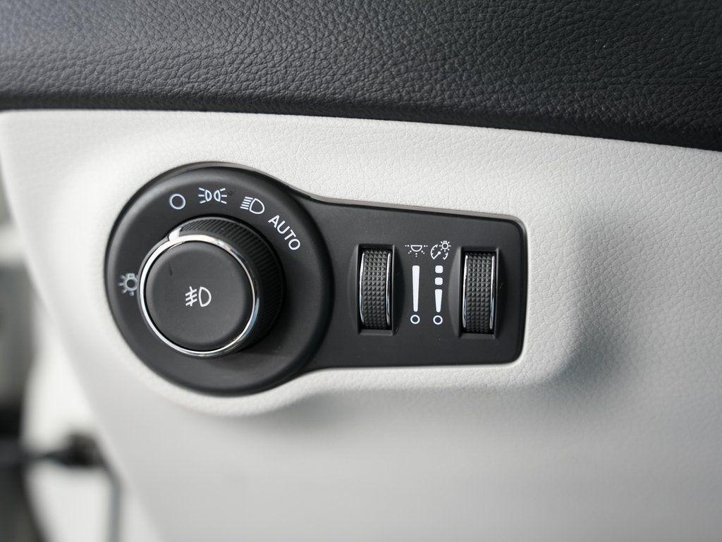 Jeep Compass Latitude w/Sun/Wheel Pkg FWD 2018