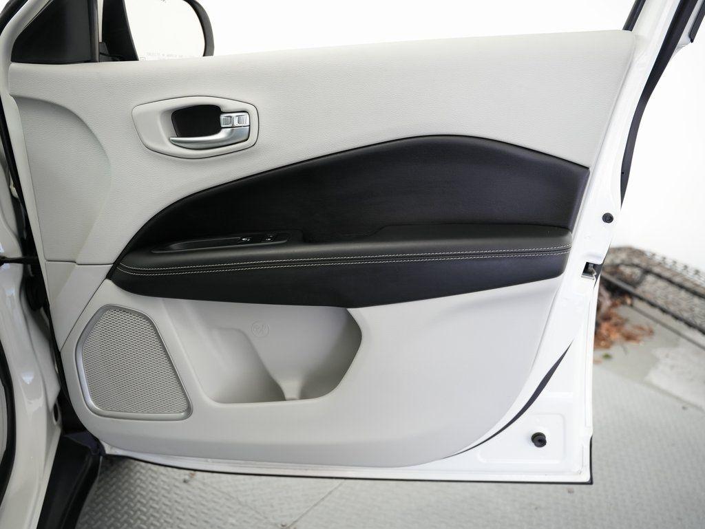 Jeep Compass Latitude w/Sun/Wheel Pkg FWD 2018