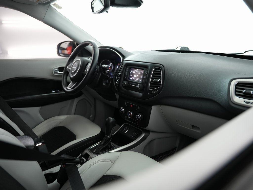 Jeep Compass Latitude w/Sun/Wheel Pkg FWD 2018