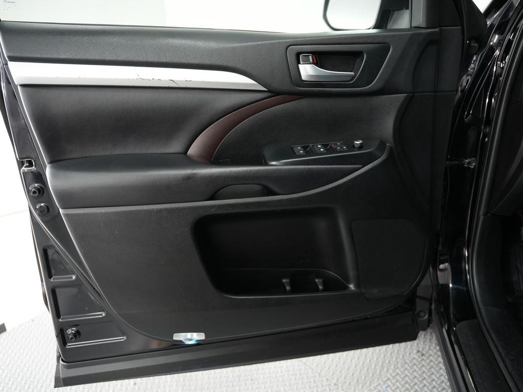 Toyota Highlander XLE V6 AWD (Natl) 2019