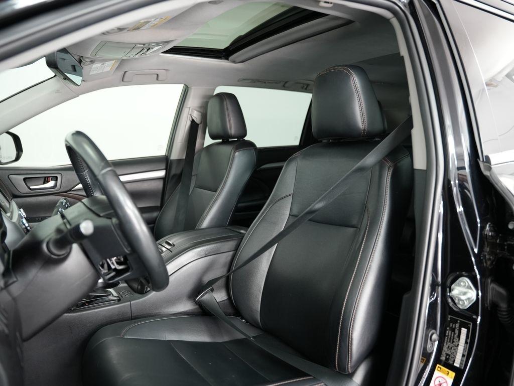 Toyota Highlander XLE V6 AWD (Natl) 2019