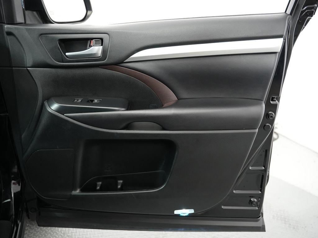 Toyota Highlander XLE V6 AWD (Natl) 2019