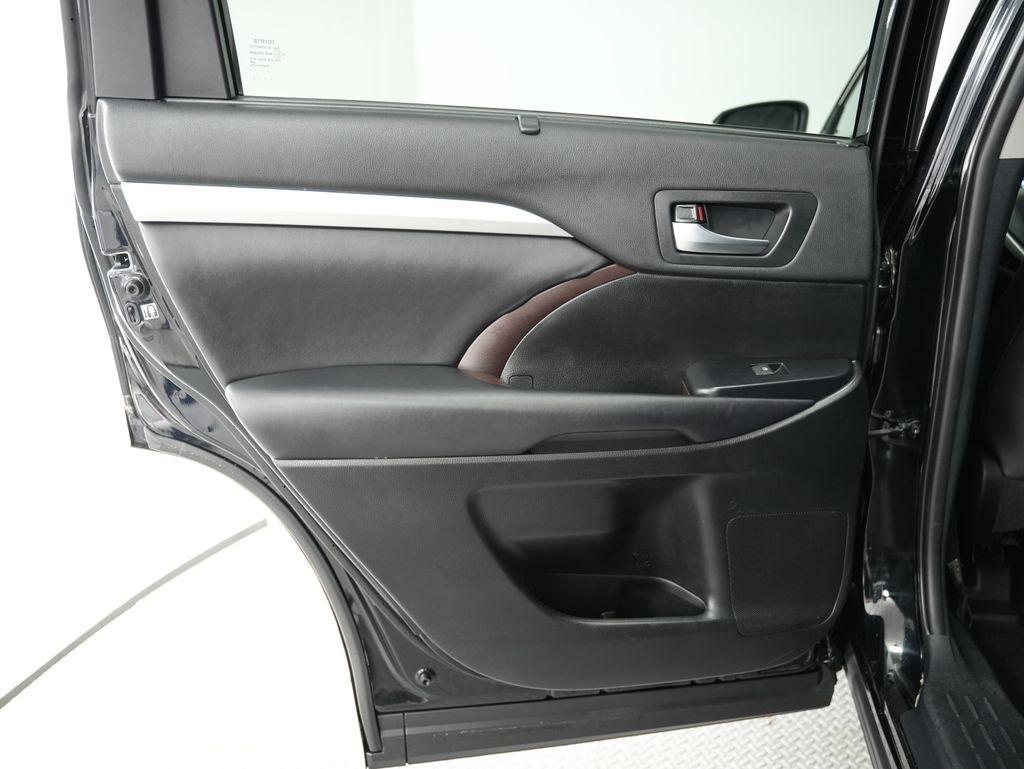 Toyota Highlander XLE V6 AWD (Natl) 2019