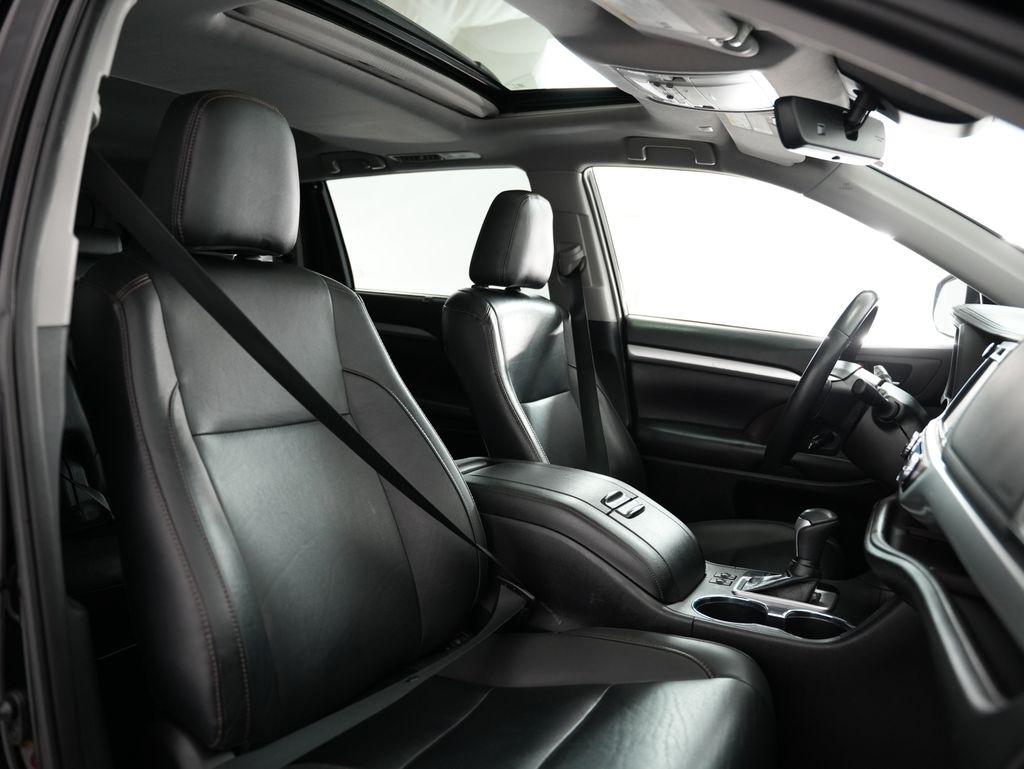 Toyota Highlander XLE V6 AWD (Natl) 2019