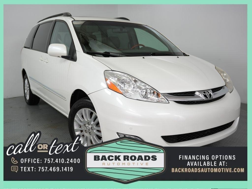 Toyota Sienna 5dr 7-Pass Van XLE AWD (Natl) 2010