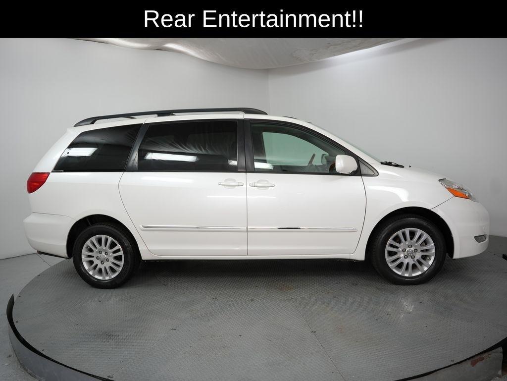 Toyota Sienna 5dr 7-Pass Van XLE AWD (Natl) 2010