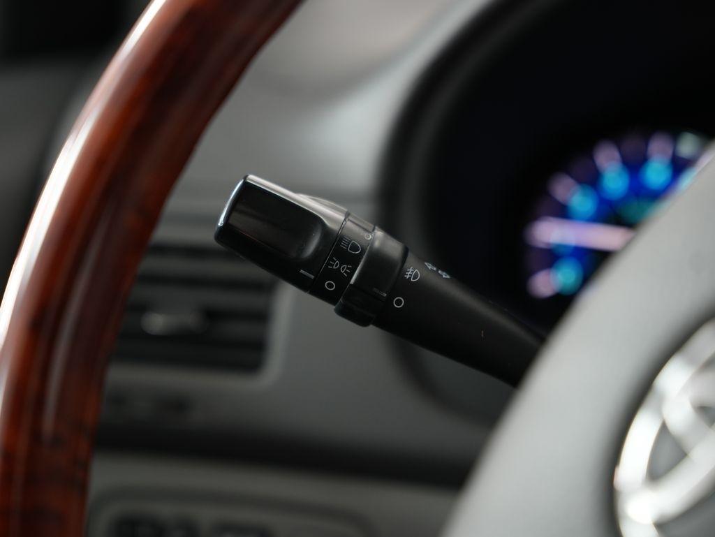 Toyota Sienna 5dr 7-Pass Van XLE AWD (Natl) 2010