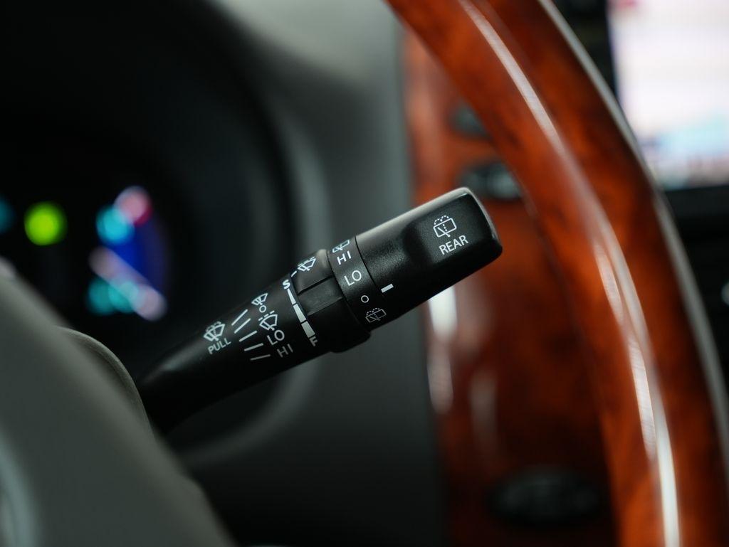 Toyota Sienna 5dr 7-Pass Van XLE AWD (Natl) 2010