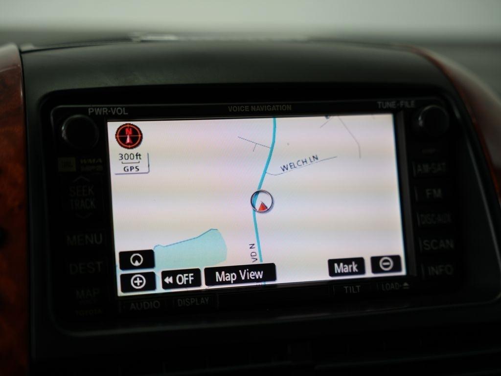 Toyota Sienna 5dr 7-Pass Van XLE AWD (Natl) 2010