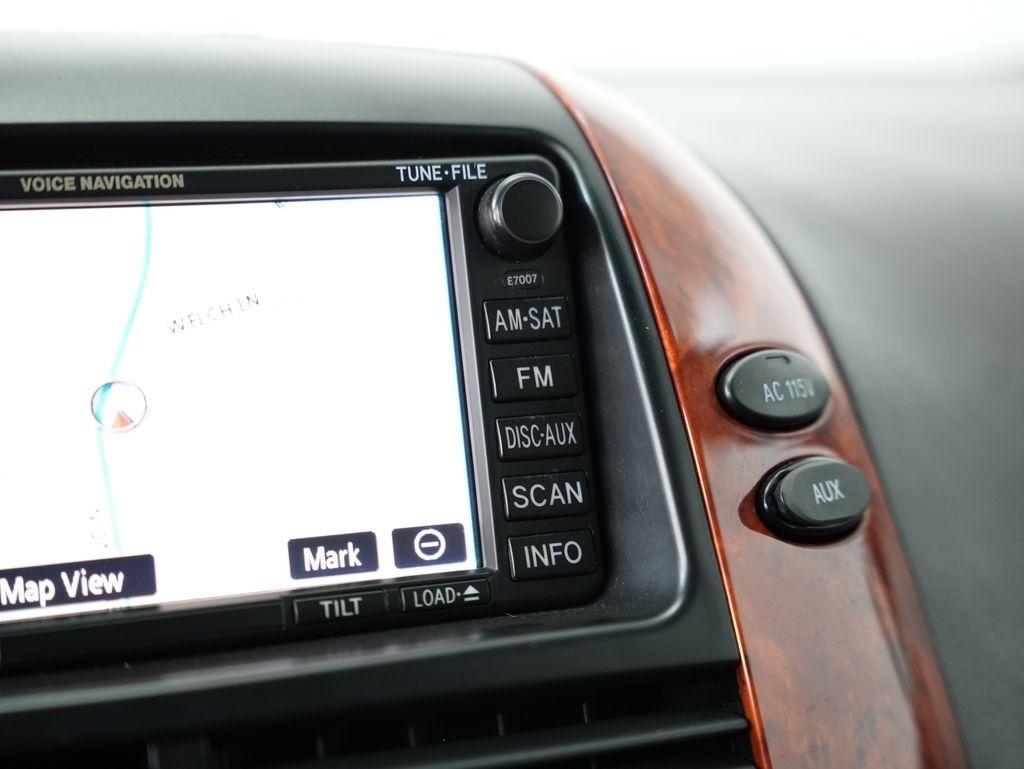 Toyota Sienna 5dr 7-Pass Van XLE AWD (Natl) 2010