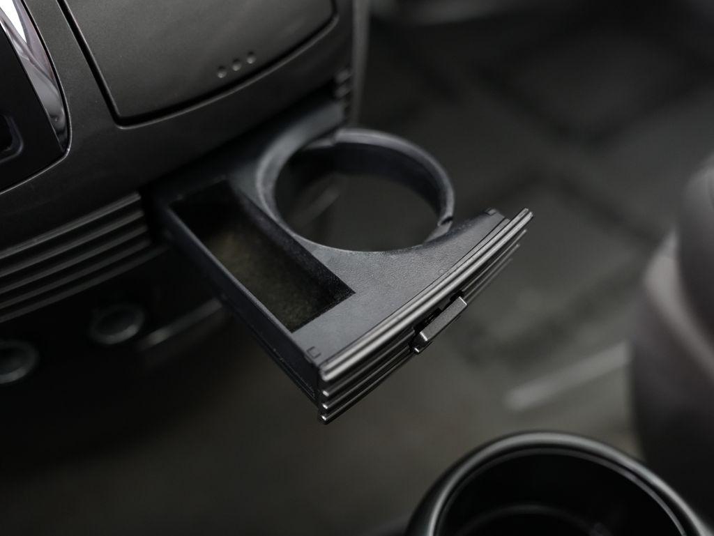 Toyota Sienna 5dr 7-Pass Van XLE AWD (Natl) 2010