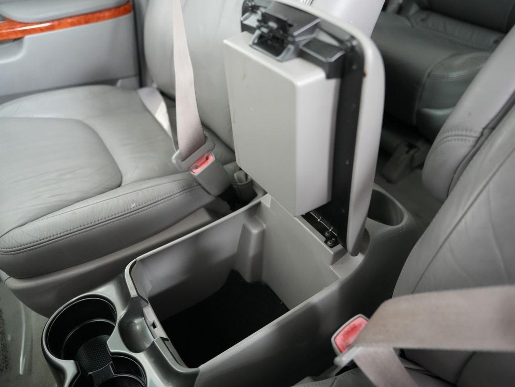 Toyota Sienna 5dr 7-Pass Van XLE AWD (Natl) 2010