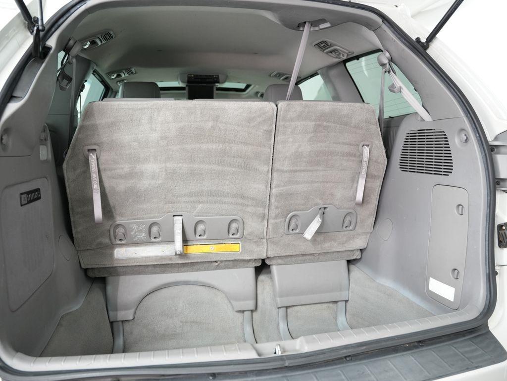 Toyota Sienna 5dr 7-Pass Van XLE AWD (Natl) 2010