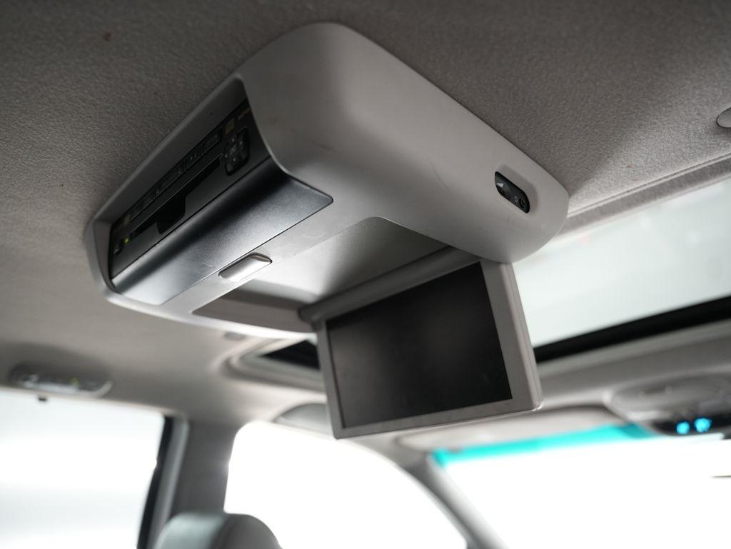 Toyota Sienna 5dr 7-Pass Van XLE AWD (Natl) 2010