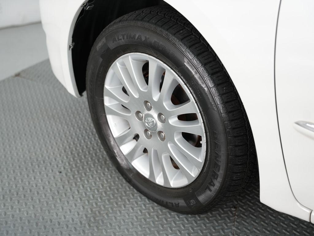 Toyota Sienna 5dr 7-Pass Van XLE AWD (Natl) 2010