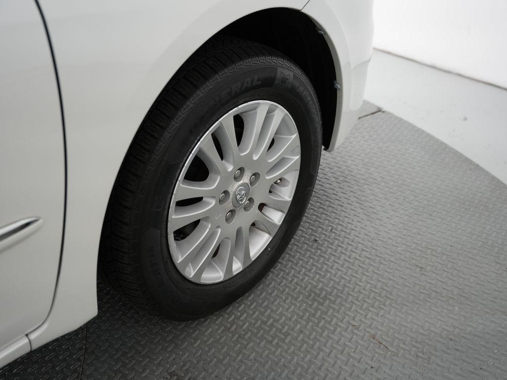 Toyota Sienna 5dr 7-Pass Van XLE AWD (Natl) 2010