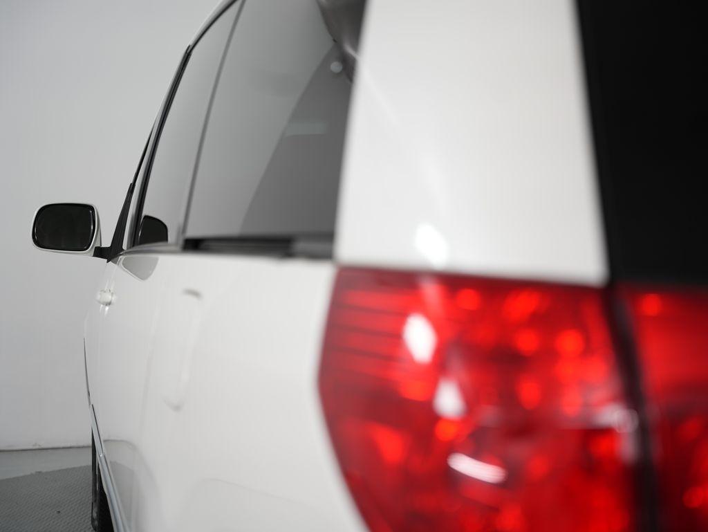 Toyota Sienna 5dr 7-Pass Van XLE AWD (Natl) 2010