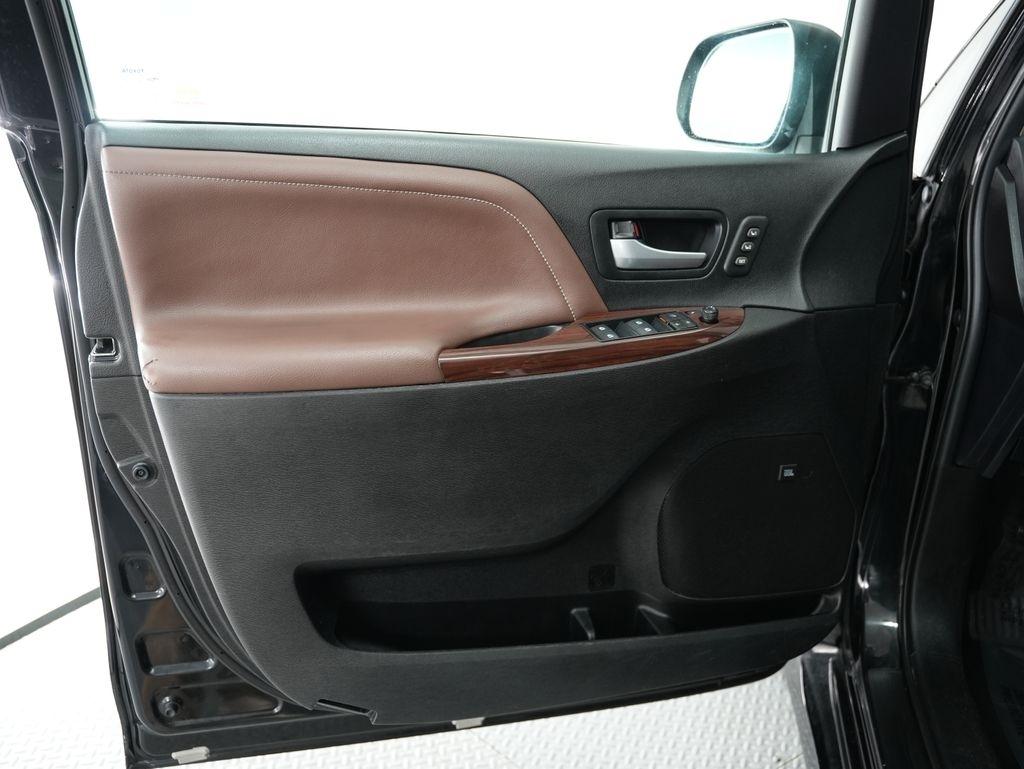 Toyota Sienna Limited Premium AWD 7-Passenger (Natl) 2018