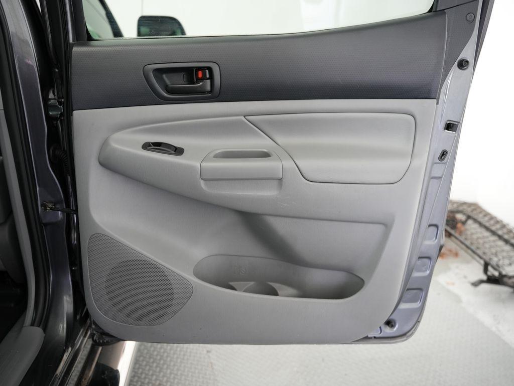 Toyota Tacoma 2WD Double Cab I4 AT PreRunner (Natl) 2013