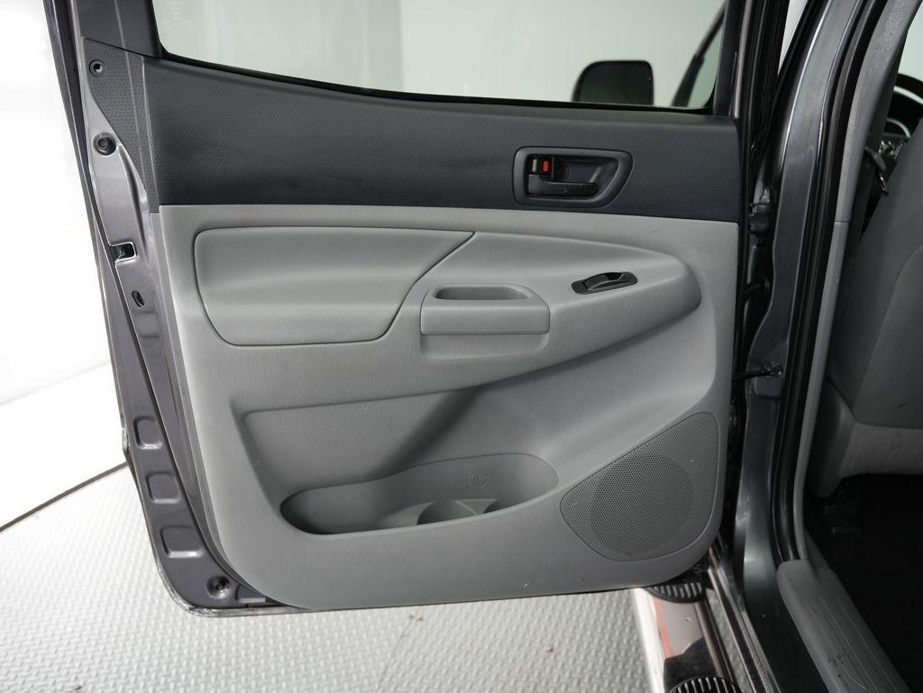 Toyota Tacoma 2WD Double Cab I4 AT PreRunner (Natl) 2013