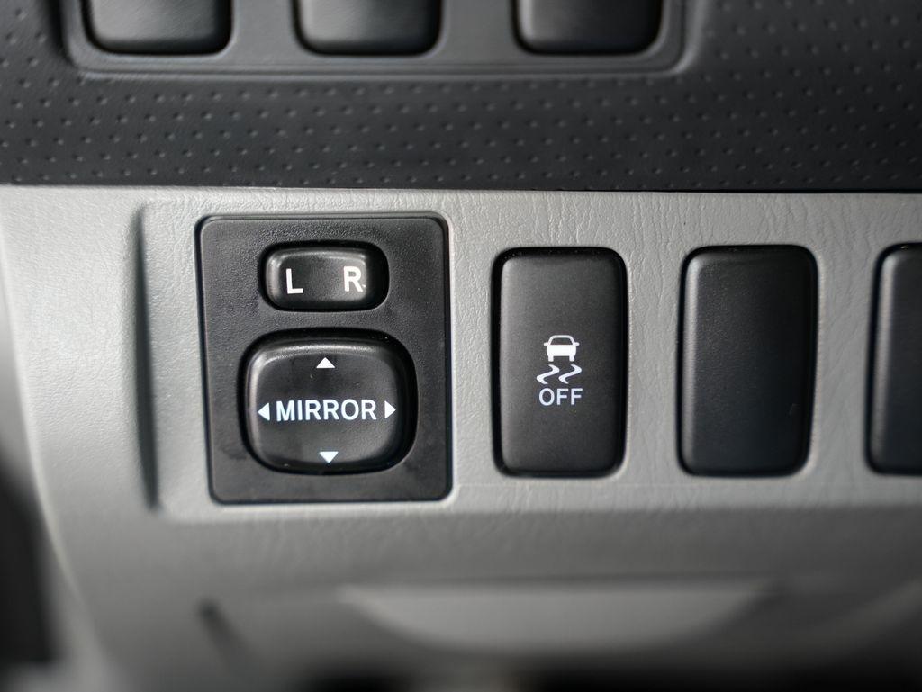 Toyota Tacoma 2WD Double Cab I4 AT PreRunner (Natl) 2013