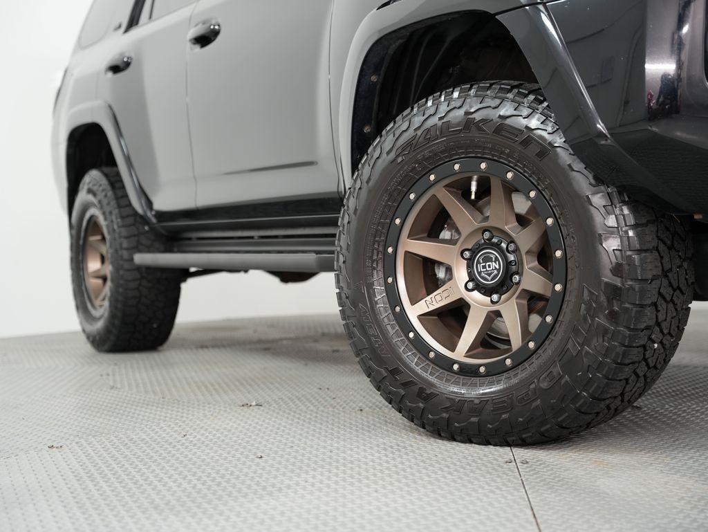 Toyota 4Runner TRD Off Road Premium 4WD (Natl) 2018