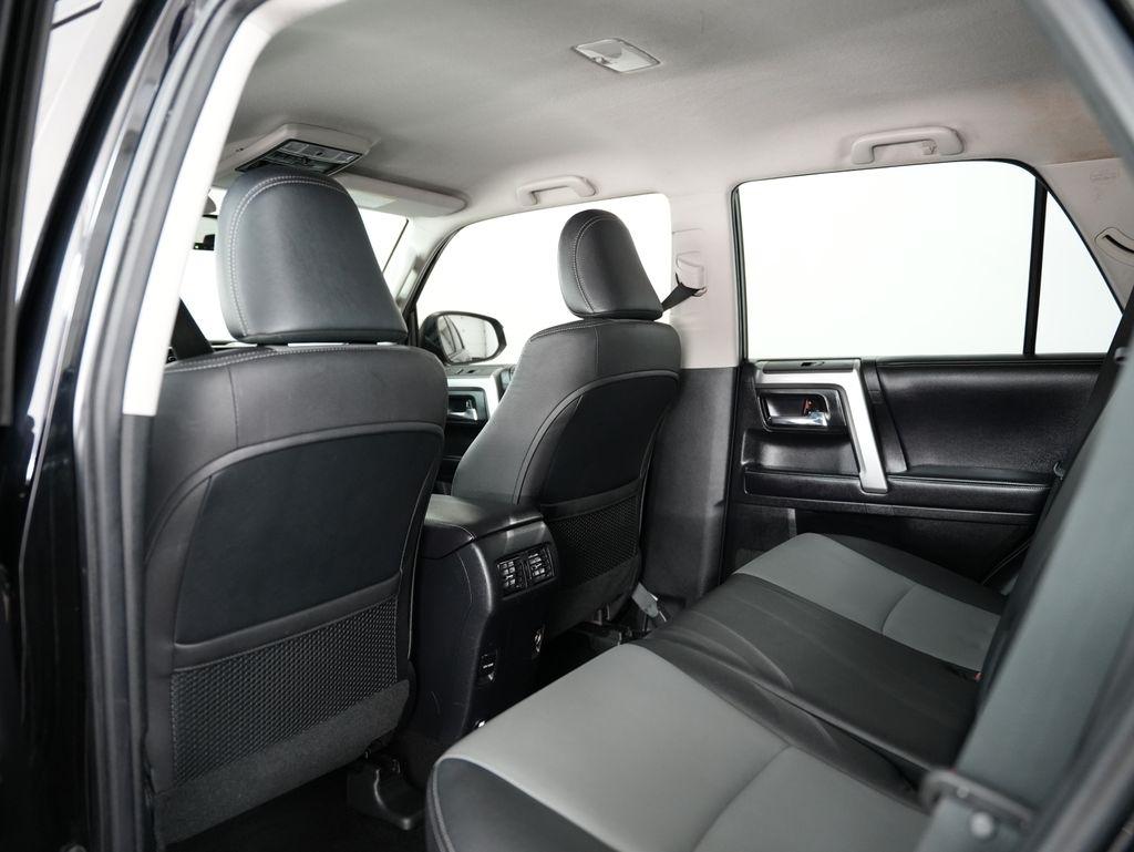 Toyota 4Runner TRD Off Road Premium 4WD (Natl) 2018