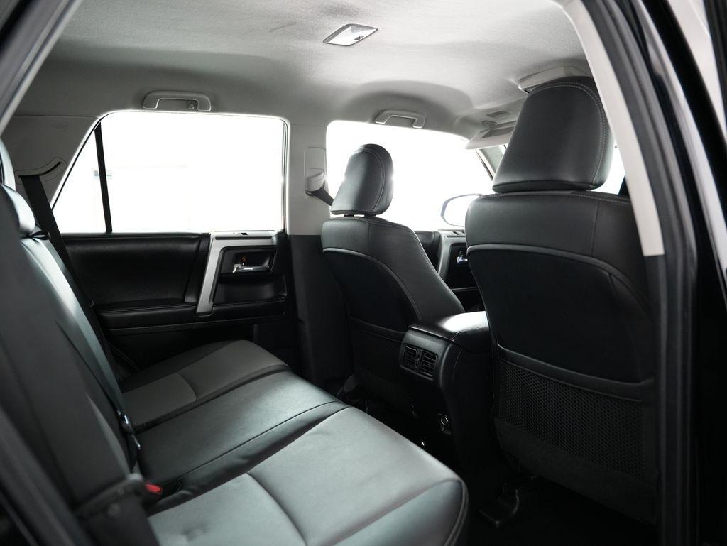 Toyota 4Runner TRD Off Road Premium 4WD (Natl) 2018