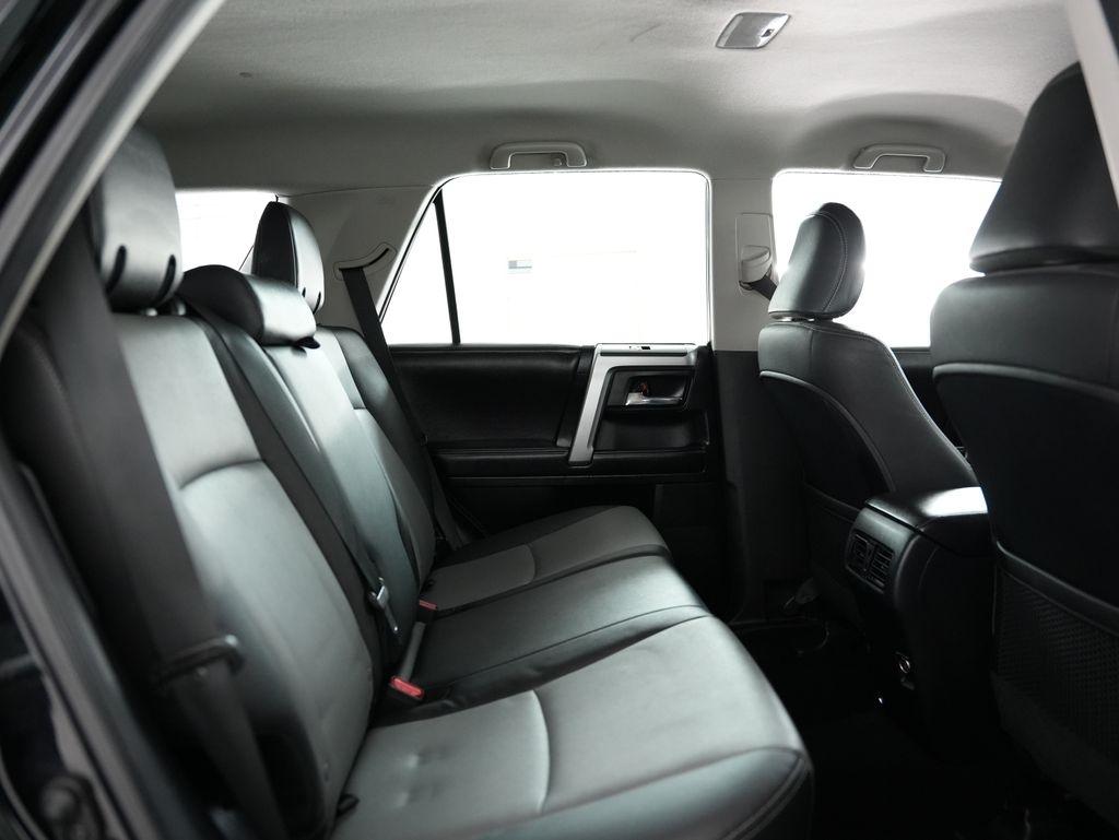 Toyota 4Runner TRD Off Road Premium 4WD (Natl) 2018