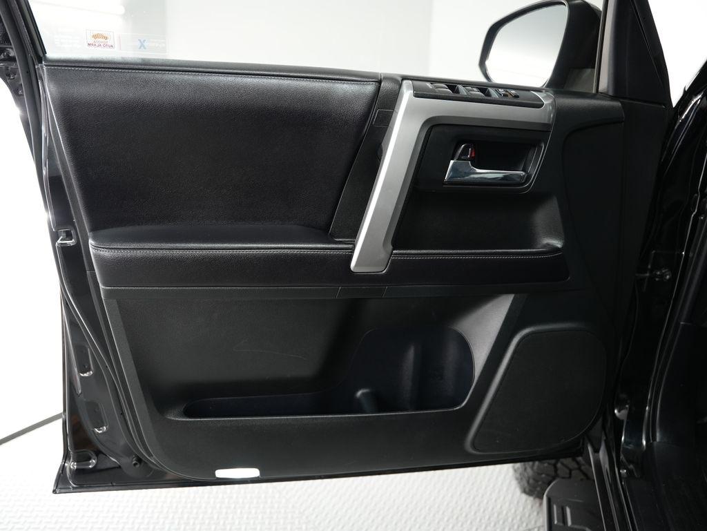 Toyota 4Runner TRD Off Road Premium 4WD (Natl) 2018