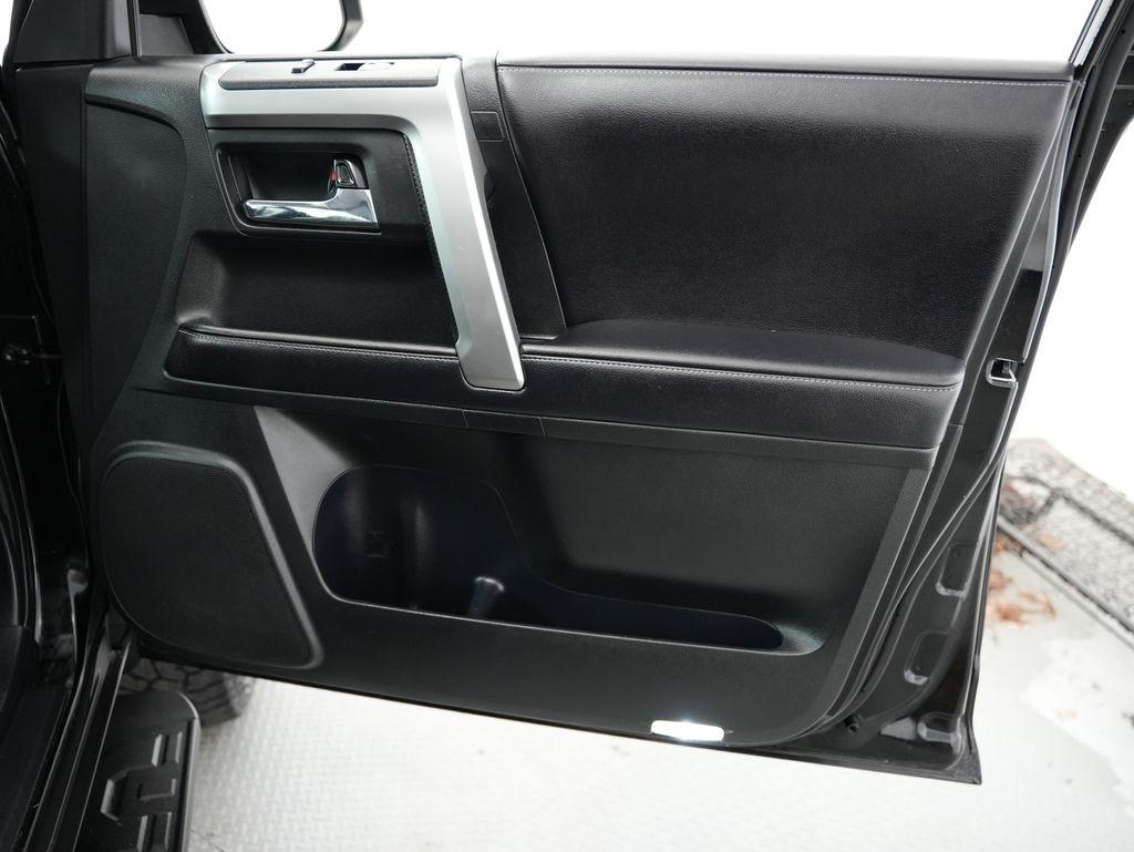 Toyota 4Runner TRD Off Road Premium 4WD (Natl) 2018