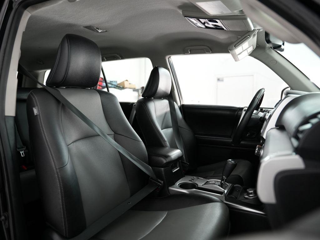 Toyota 4Runner TRD Off Road Premium 4WD (Natl) 2018