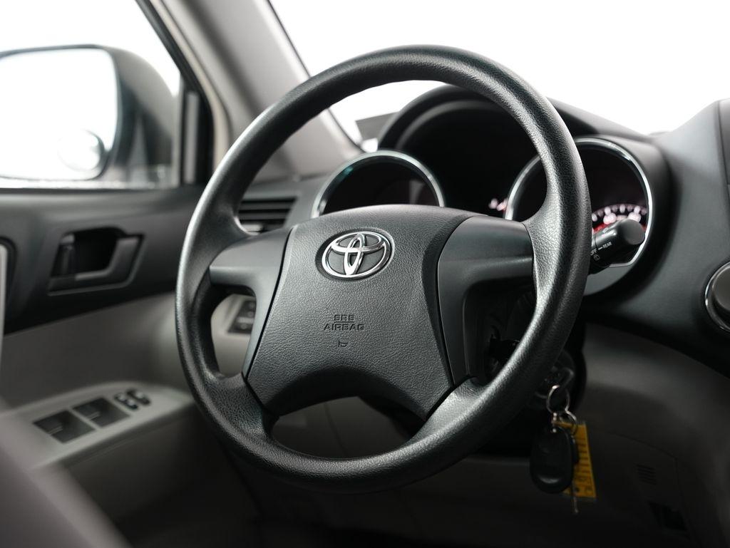 Toyota Highlander FWD 4dr Base (Natl) 2008