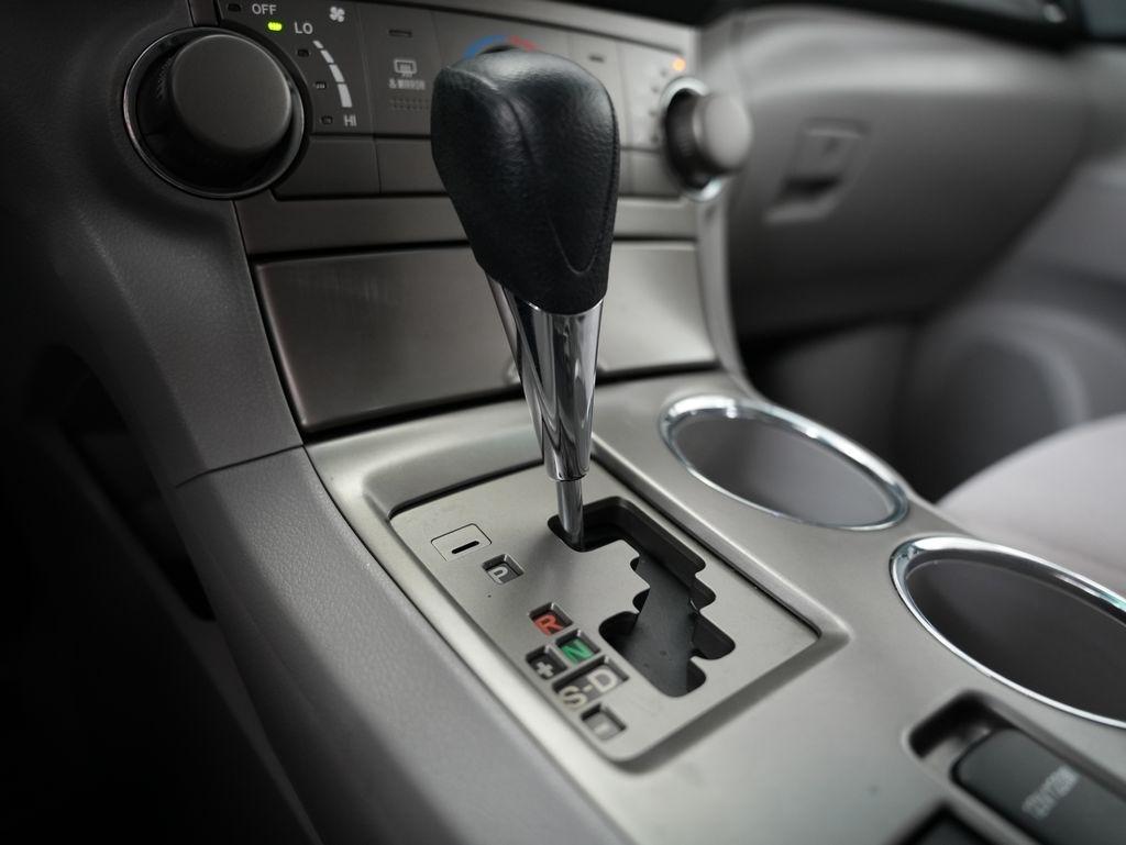 Toyota Highlander FWD 4dr Base (Natl) 2008