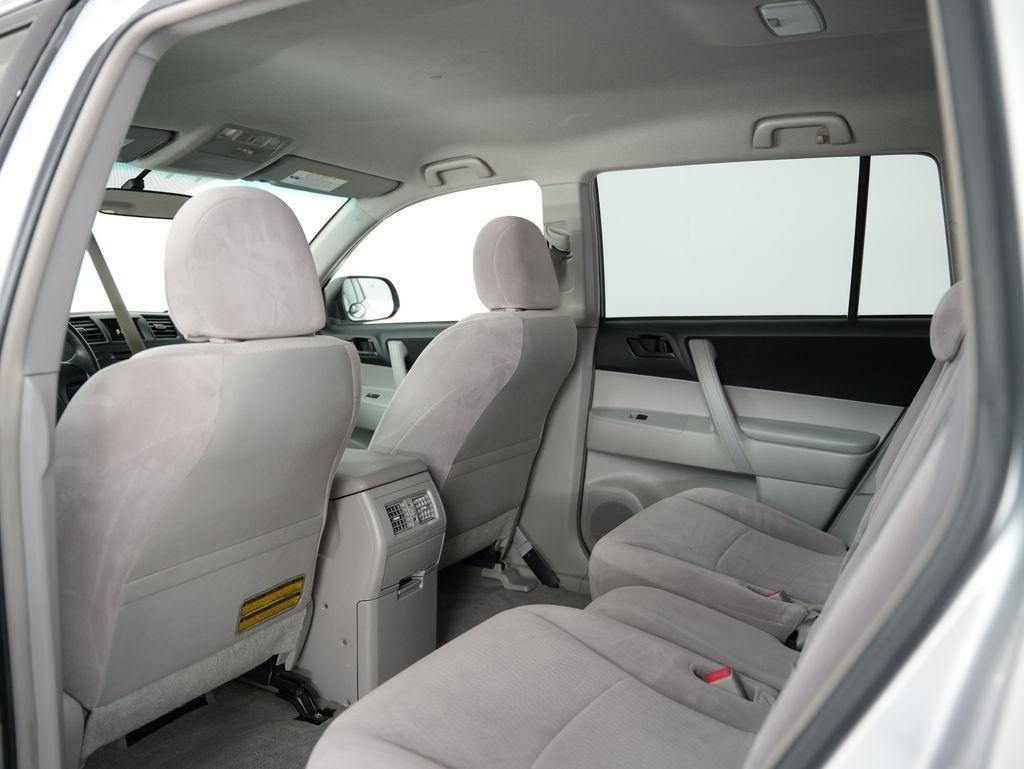 Toyota Highlander FWD 4dr Base (Natl) 2008