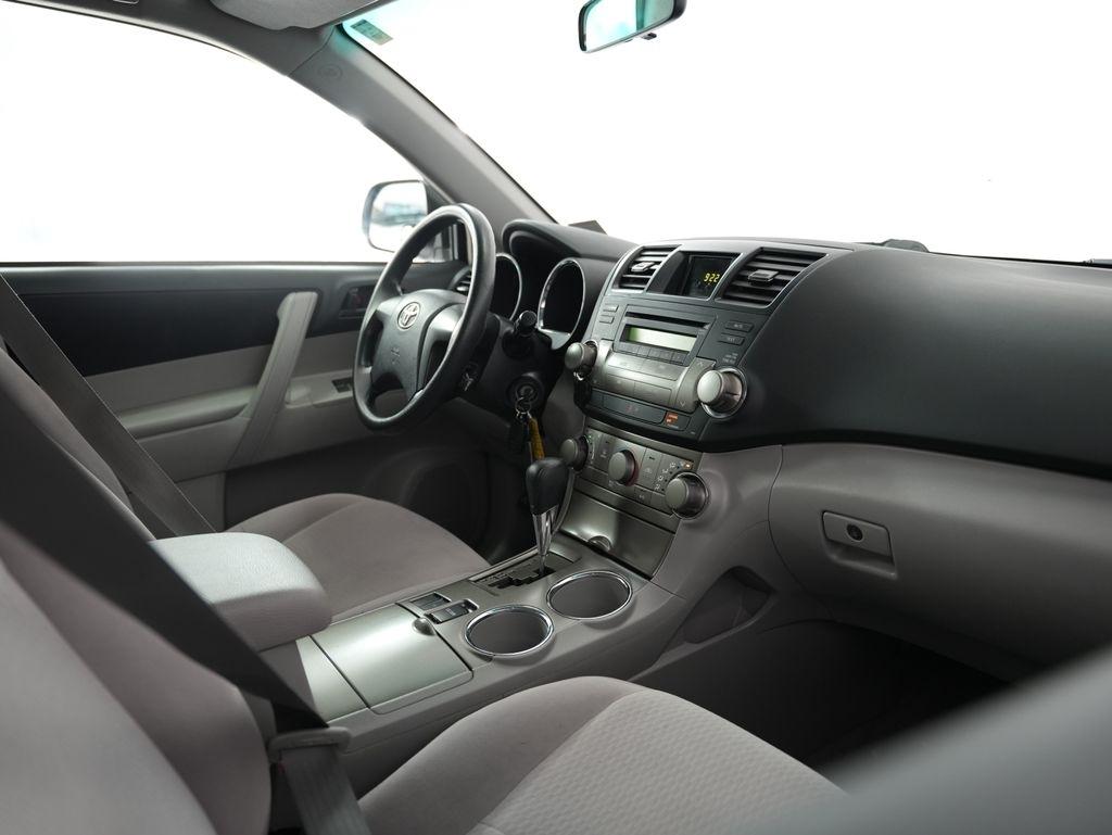 Toyota Highlander FWD 4dr Base (Natl) 2008