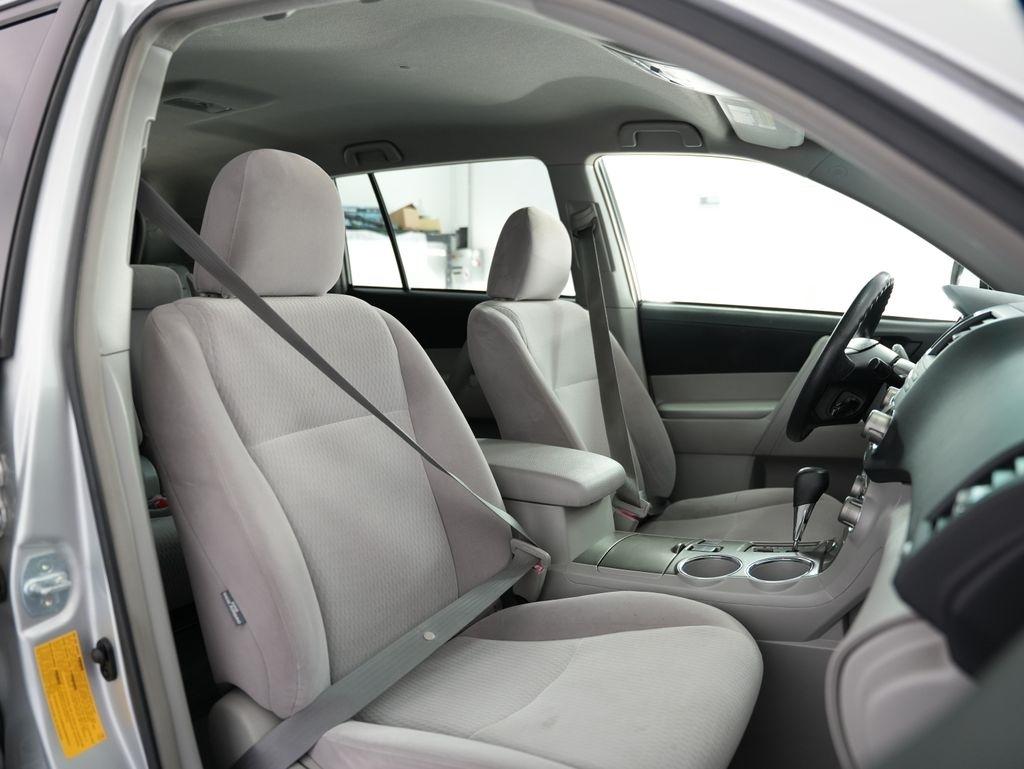 Toyota Highlander FWD 4dr Base (Natl) 2008