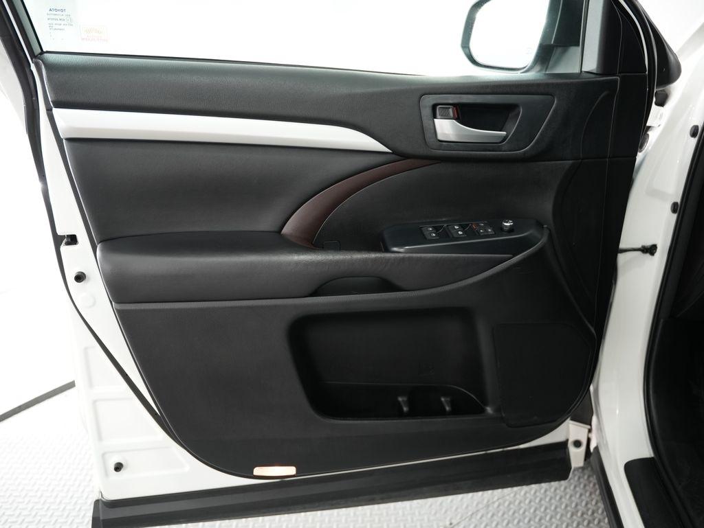 Toyota Highlander XLE V6 AWD (Natl) 2018