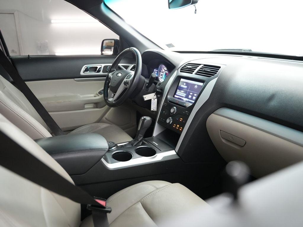 Ford Explorer 4WD 4dr XLT 2013