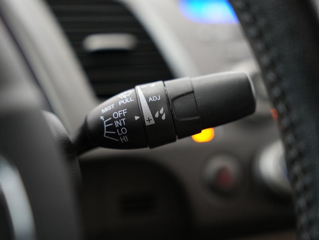 Honda Civic Hybrid 4dr Sdn L4 CVT 2011