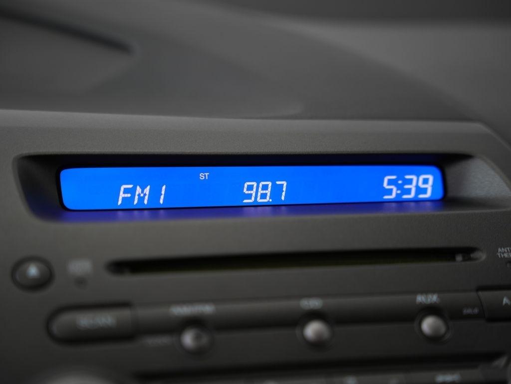 Honda Civic Hybrid 4dr Sdn L4 CVT 2011