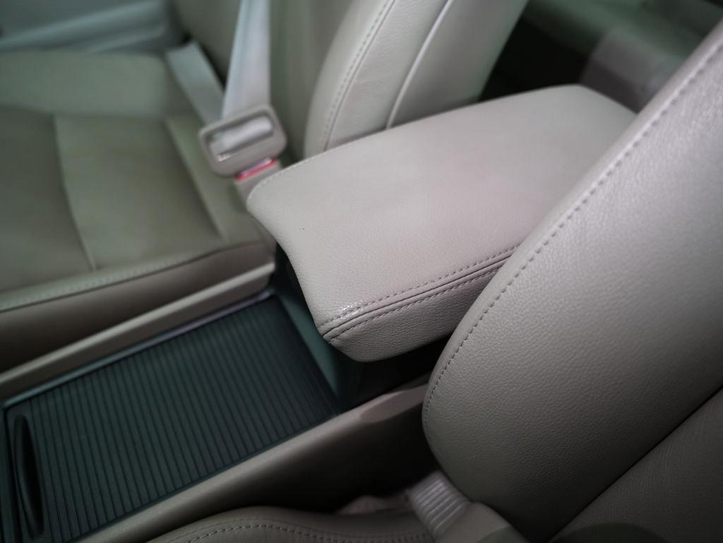 Honda Civic Hybrid 4dr Sdn L4 CVT 2011