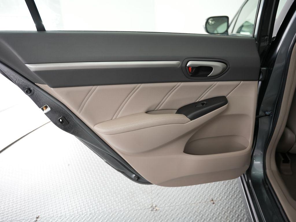 Honda Civic Hybrid 4dr Sdn L4 CVT 2011