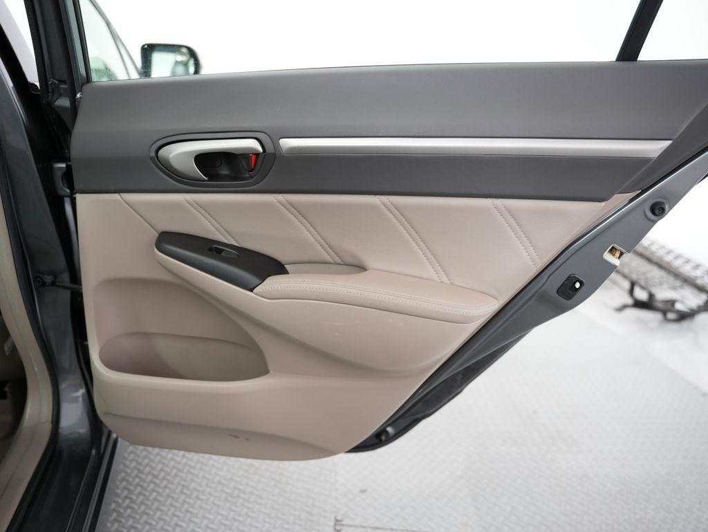 Honda Civic Hybrid 4dr Sdn L4 CVT 2011