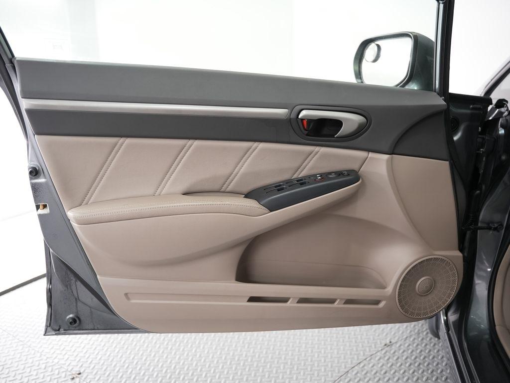 Honda Civic Hybrid 4dr Sdn L4 CVT 2011