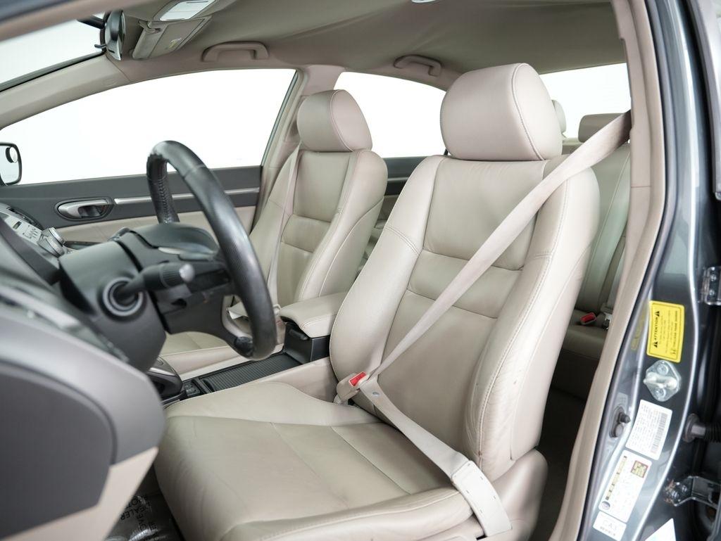 Honda Civic Hybrid 4dr Sdn L4 CVT 2011