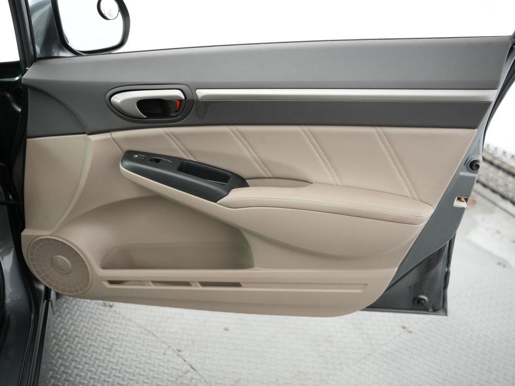 Honda Civic Hybrid 4dr Sdn L4 CVT 2011