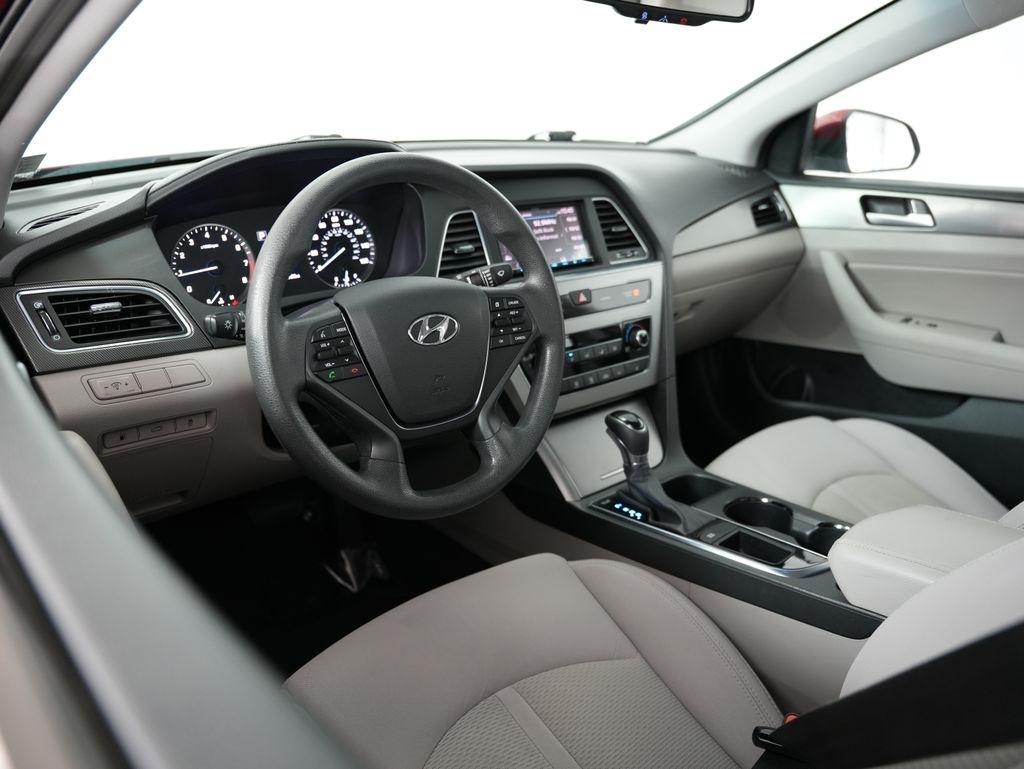 Hyundai Sonata 4dr Sdn 2.4L Sport PZEV 2015