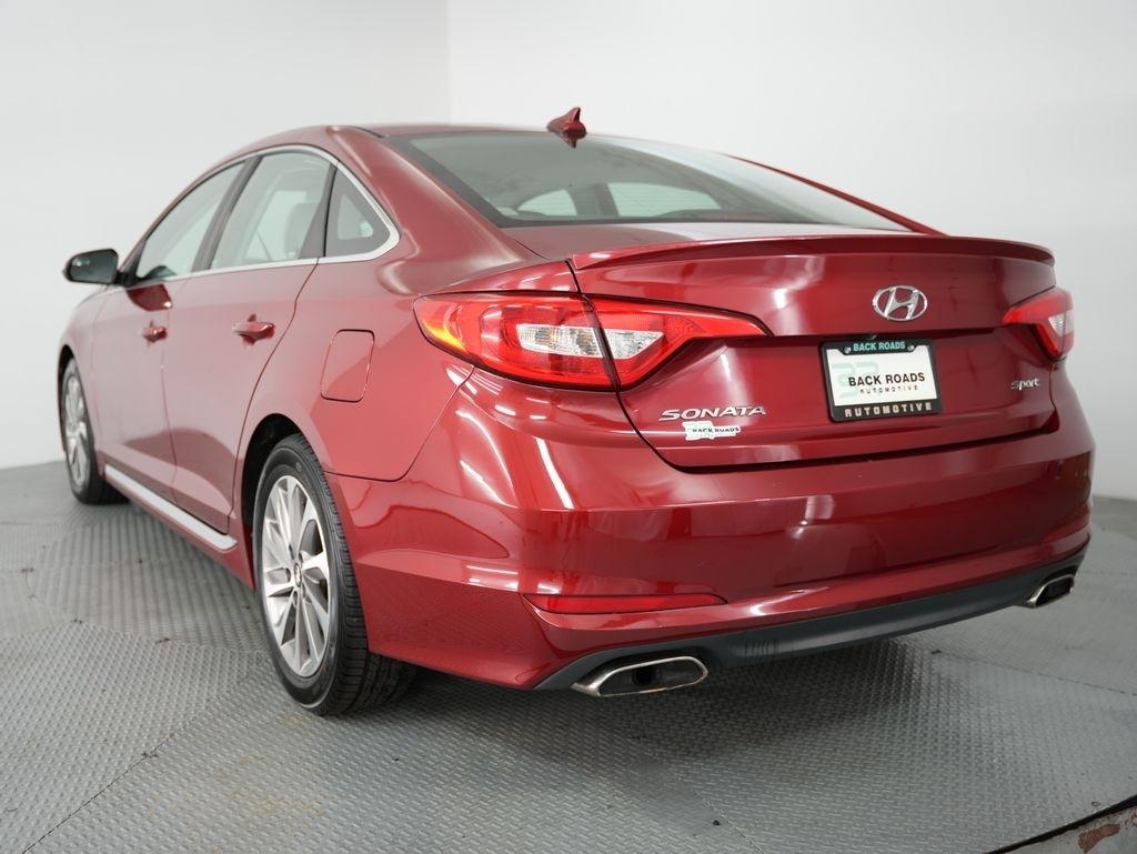 Hyundai Sonata 4dr Sdn 2.4L Sport PZEV 2015