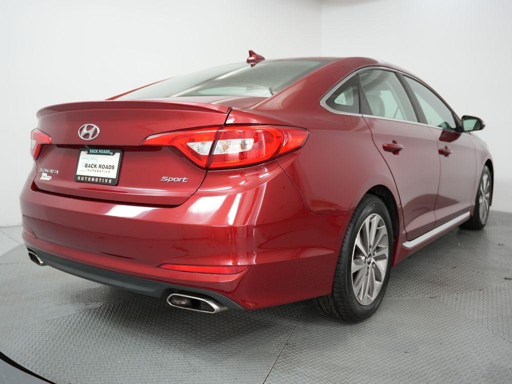 Hyundai Sonata 4dr Sdn 2.4L Sport PZEV 2015